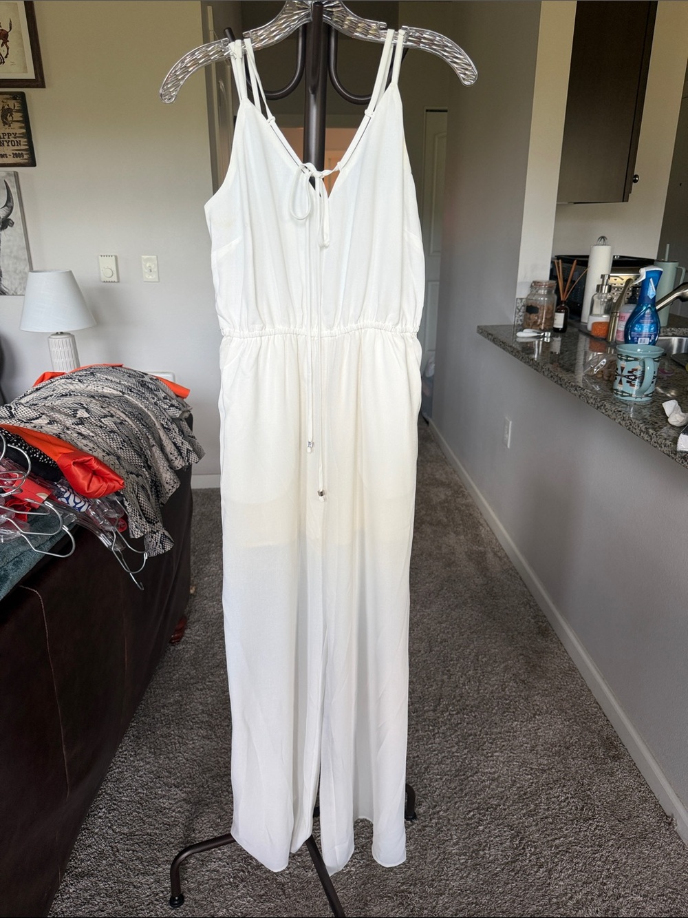 Women’s White V-Neck Sleeveless Jumpsuit